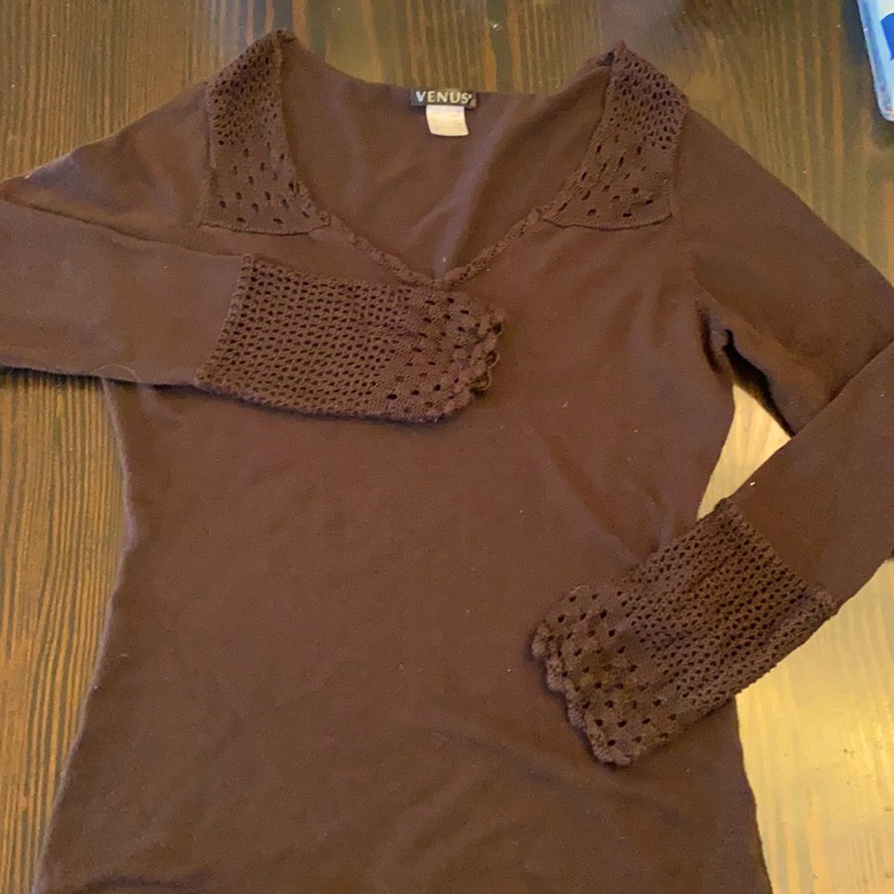 Venus sz med crochet accent sweater
